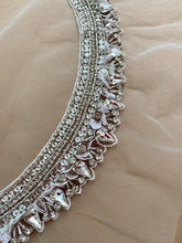 Ezüstszínű Haute Couture gallér